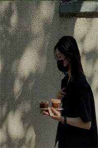 答应好友的委托后，意外觉醒系统