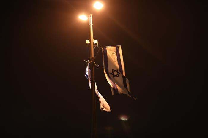 深夜睡不着的经典句子(凌晨睡不着的经典伤感说说)