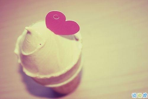 她只喝酒不说话,眼泪掉了也不擦1