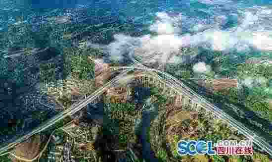 通江通高速公路 四川秦巴山区实现县县通高速