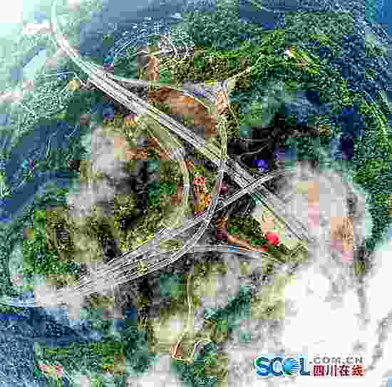 通江通高速公路 四川秦巴山区实现县县通高速