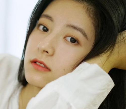 忧伤难过的说说适合一个人发 有的话只能哽在喉咙里烂在心里2