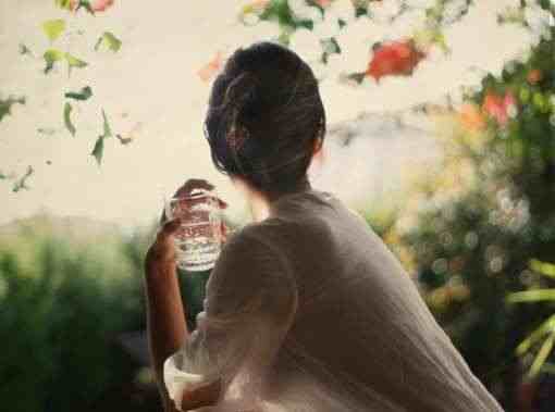 关于爱情中的悲欢离合说说 人生只需一人知我冷暖懂我悲欢1