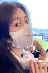 一副委屈的模样