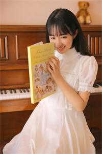 变成女生后，被校花抓住了