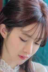 活成前任白月光后,她桃花朵朵开
