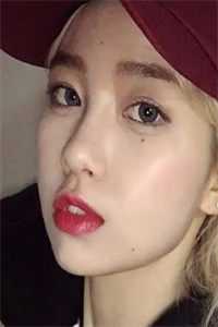 穿书，勾他上位