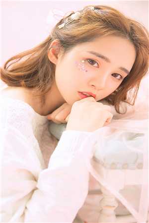 穿越后，她在府上开班了