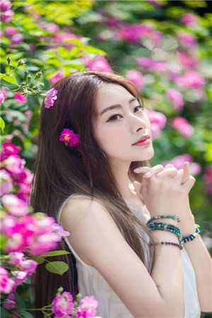 穿成炮灰后，我被反派夫人拉黑了精选章节