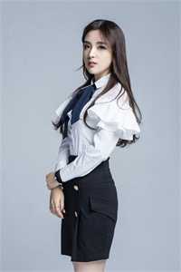 同时他大口张开