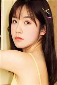 麦当娜走到他面前