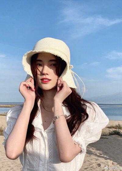 自杀获妖艳御姐,她还是我老婆!