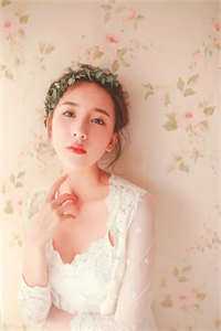 美人多娇画青云