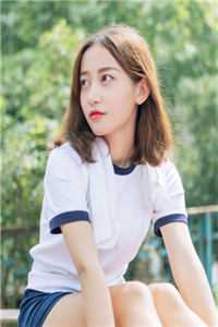 和病娇大佬共感后，我被摁怀里亲