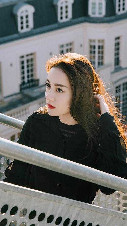 朱唇轻启吻芳华